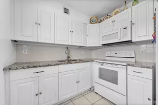 477 Monaco J, Delray Beach, FL 33446 - Photo 9
