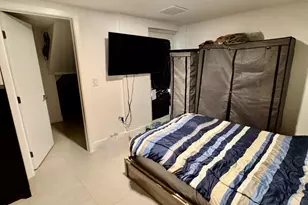 1081 Wilshire Cir E, Pembroke Pines, FL 33027 - Photo 23