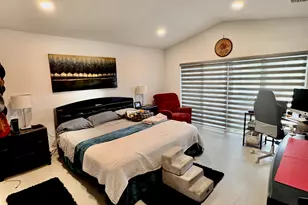 1081 Wilshire Cir E, Pembroke Pines, FL 33027 - Photo 9