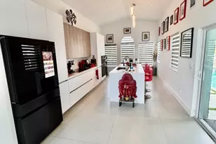 1081 Wilshire Cir E, Pembroke Pines, FL 33027 - Photo 5