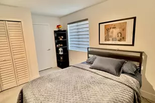 1081 Wilshire Cir E, Pembroke Pines, FL 33027 - Photo 45