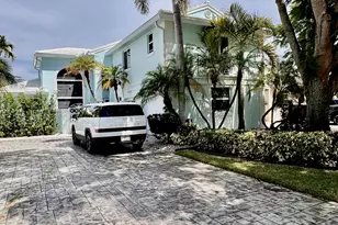 1081 Wilshire Cir E, Pembroke Pines, FL 33027 - Photo 1