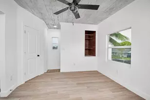 318 N E St, Lake Worth Beach, FL 33460 - Photo 5