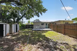 208 SW 2nd Pl, Dania Beach, FL 33004 - Photo 15