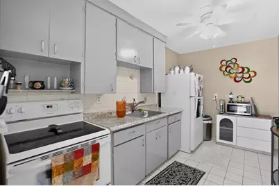 208 SW 2nd Place #1-2, Dania Beach, FL 33004 - Photo 9