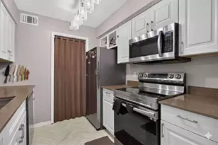 2300 NW 33rd St, Oakland Park, FL 33309 - Photo 5