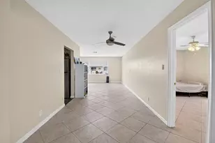 2116 SW 22nd Ct, Boynton Beach, FL 33426 - Photo 9