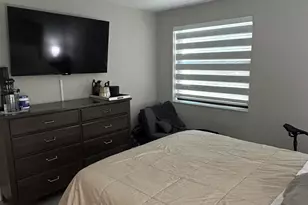 1390 E Golfview Dr, Pembroke Pines, FL 33026 - Photo 25