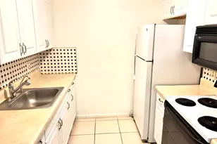 13350 SW 1st St, Pembroke Pines, FL 33027 - Photo 5