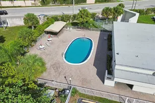 8510 Sunrise Lakes Blvd, Sunrise, FL 33322 - Photo 21