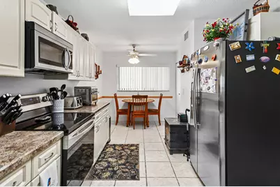 4725 Lucerne Lakes Boulevard E #202, Lake Worth, FL 33467 - Photo 5
