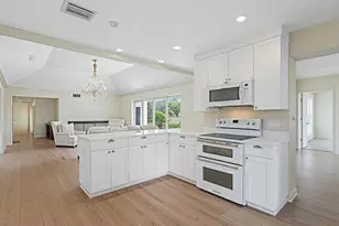 4 Country Club Cir, Village of Golf, FL 33436 - Photo 9