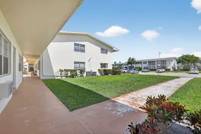 43 Easthampton B, West Palm Beach, FL 33417 - Photo 3