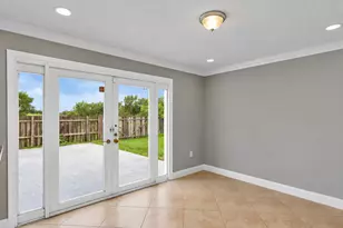 22258 SW 98th Pl, Cutler Bay, FL 33190 - Photo 9