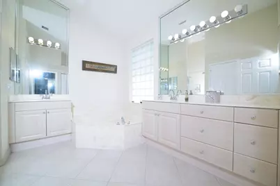 10052 Diamond Lake Drive, Boynton Beach, FL 33437 - Photo 13