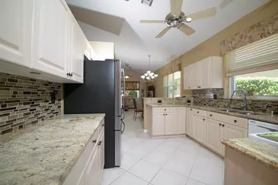 10052 Diamond Lake Drive, Boynton Beach, FL 33437 - Photo 5