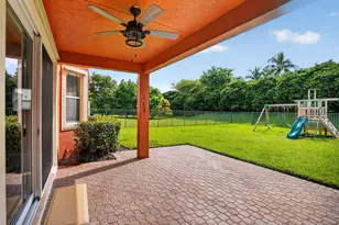 9135 Dupont Pl, Wellington, FL 33414 - Photo 19
