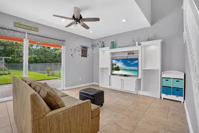 9135 Dupont Place, Wellington, FL 33414 - Photo 11