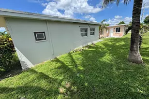 4717 NW 49th Pl, Tamarac, FL 33319 - Photo 15