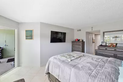 3590 Via Poinciana #107, Lake Worth, FL 33467 - Photo 5