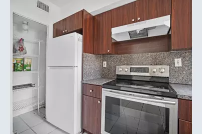 306 NW 84th Terrace #306, Miami, FL 33150 - Photo 3