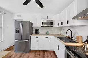2702 NE 9th Ave, Wilton Manors, FL 33334 - Photo 9