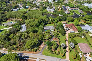 4916 SE Manatee Cove Rd, Stuart, FL 34997 - Photo 3