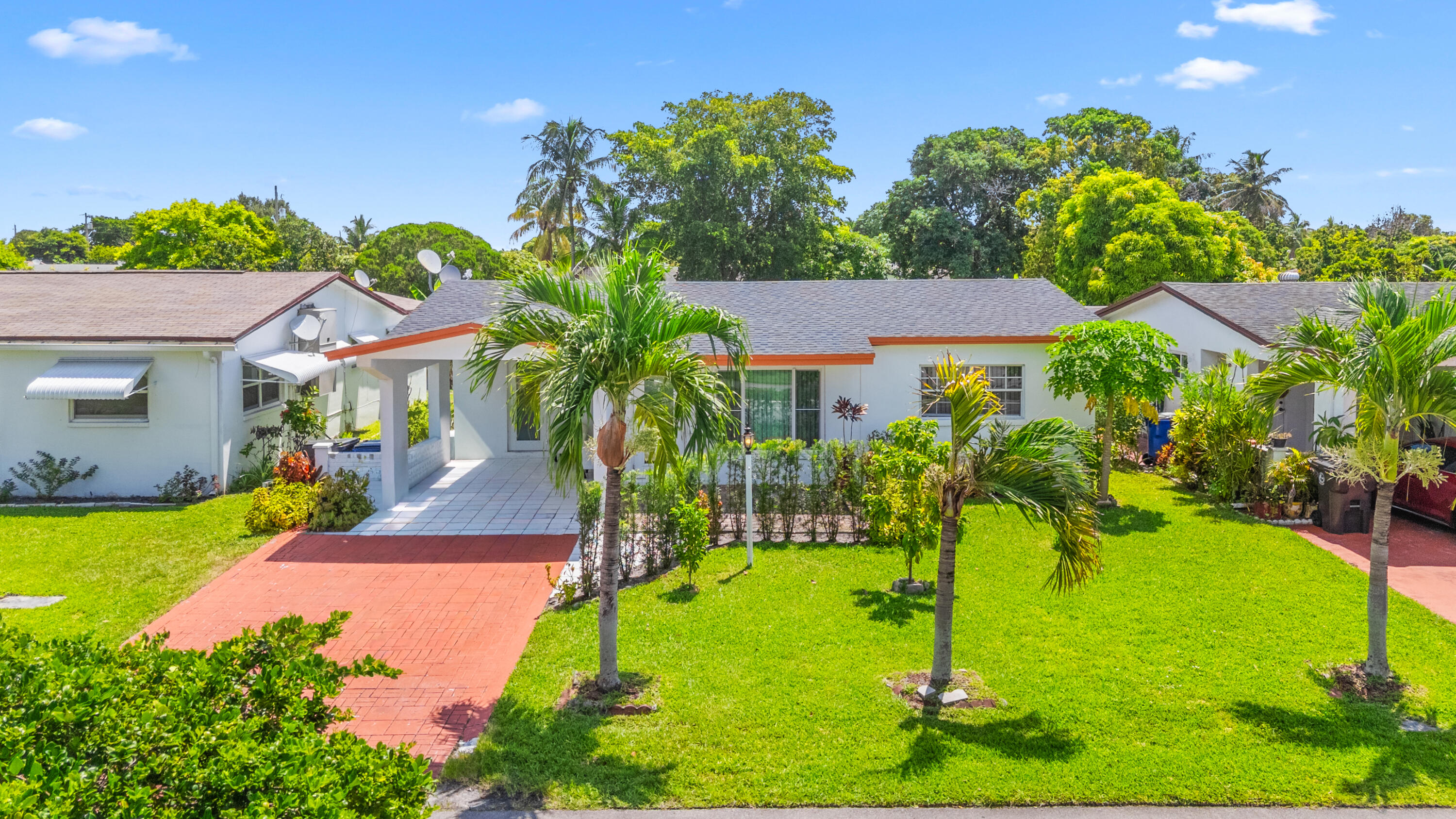 4200 NW 52nd Ave - 4200 NW 52nd Ave, Lauderdale Lakes, FL 33319 Luxury Property | Jose Angel Pina