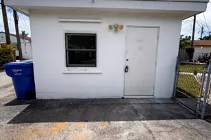 1711 N 17th Ct, Hollywood, FL 33020 - Photo 5