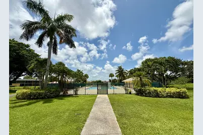 1625 Meadows Circle W, Boynton Beach, FL 33436 - Photo 11