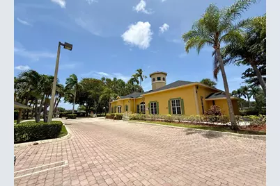 1625 Meadows Circle W, Boynton Beach, FL 33436 - Photo 13