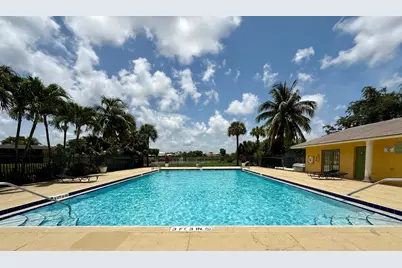 1625 Meadows Circle W, Boynton Beach, FL 33436 - Photo 11