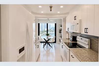 210 174th Street #1901, Sunny Isles Beach, FL 33160 - Photo 3