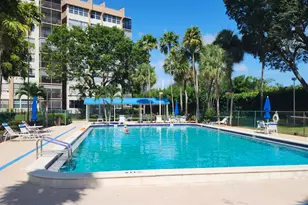 1000 St Charles Pl, Pembroke Pines, FL 33026 - Photo 29