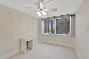 1000 St Charles Pl, Pembroke Pines, FL 33026 - Photo 21