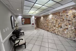 1000 St Charles Pl, Pembroke Pines, FL 33026 - Photo 27