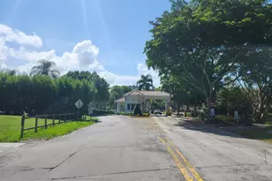 1000 St Charles Pl, Pembroke Pines, FL 33026 - Photo 41