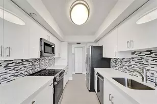 1000 St Charles Pl, Pembroke Pines, FL 33026 - Photo 5