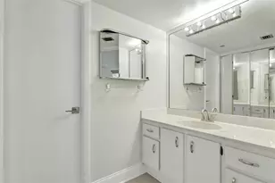 1000 St Charles Pl, Pembroke Pines, FL 33026 - Photo 15