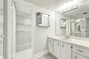 1000 St Charles Pl, Pembroke Pines, FL 33026 - Photo 17
