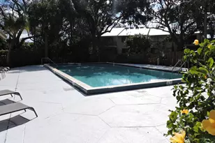 3402 Gardens E Dr, Palm Beach Gardens, FL 33410 - Photo 15