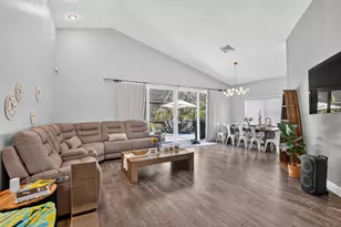 10426 Buena Ventura Dr, Boca Raton, FL 33498 - Photo 5