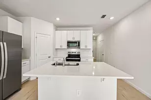 646 Salisbury Cir, Fort Pierce, FL 34982 - Photo 9