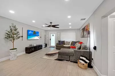 2817 NE 9th Avenue, Wilton Manors, FL 33334 - Photo 5