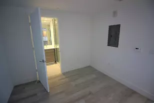 121 NE 34th St, Miami, FL 33137 - Photo 17