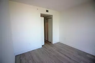 121 NE 34th St, Miami, FL 33137 - Photo 25