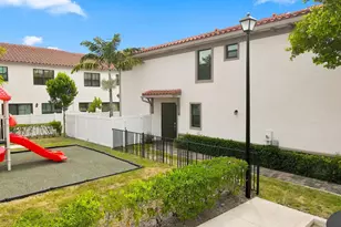 2011 Tamarind Dr, Riviera Beach, FL 33410 - Photo 23