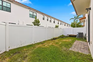 2011 Tamarind Dr, Riviera Beach, FL 33410 - Photo 11