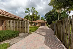 352 Window Rock Dr, Wellington, FL 33414 - Photo 3