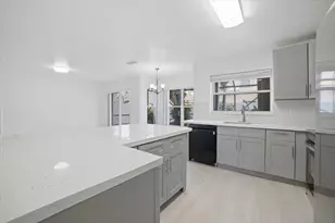 1378 SW 180th Ave, Pembroke Pines, FL 33029 - Photo 5